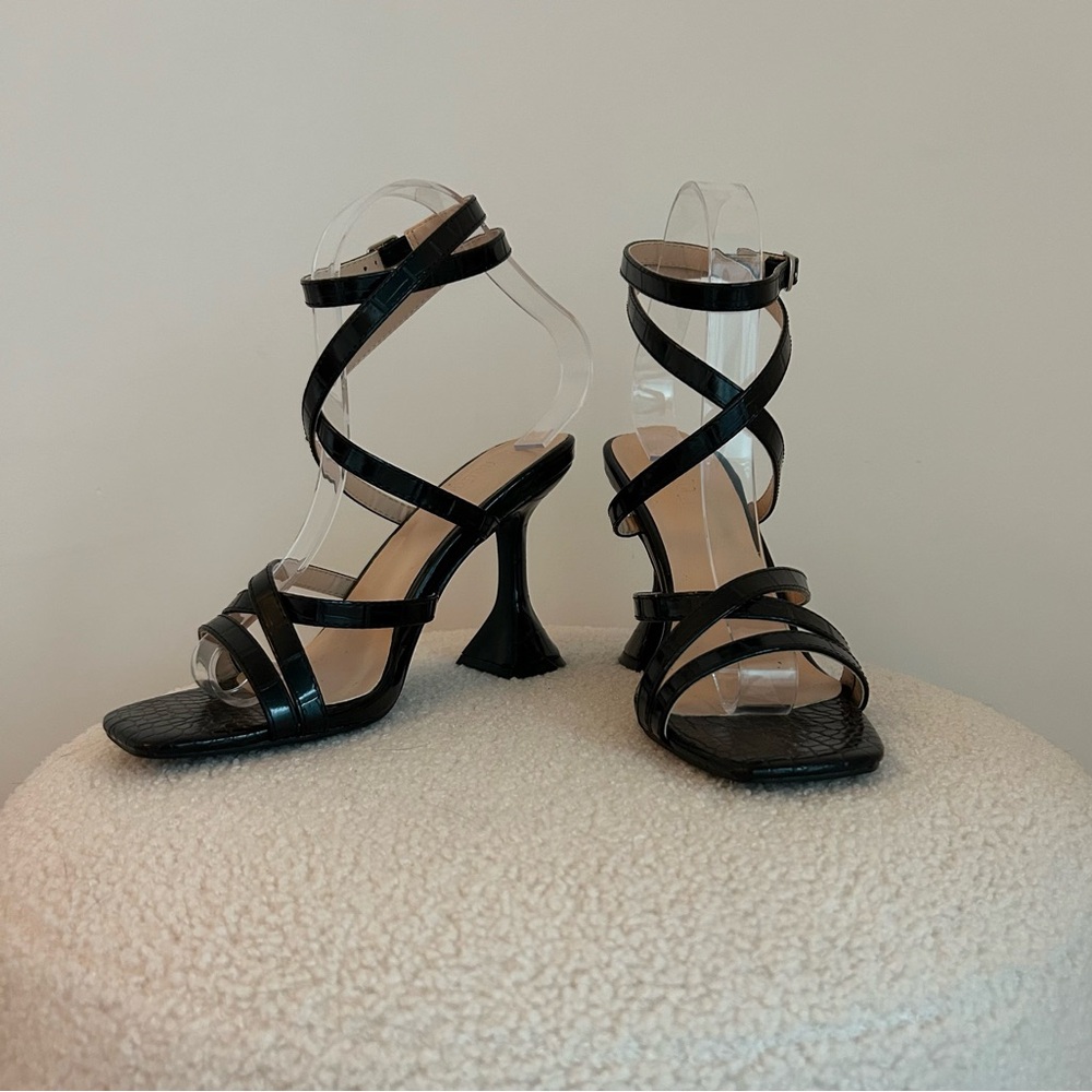 BLACK HEEL SANDAL